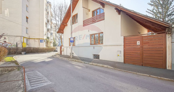 Casă / Vilă cu 9 camere de &icirc;nchiriat &icirc;n zona Centrul ...