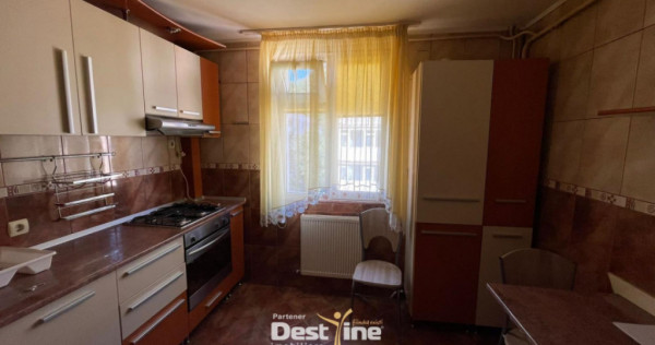 &Icirc;nchiriez apartament 4 camere &icirc;n zonǎ centralǎ, Piatra N
