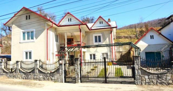 Casa 7 camere 1000 mp teren, ideala pensiune - Runcu zona