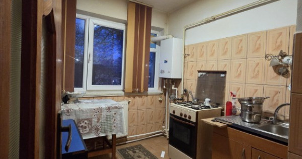 3 Camere confort 1, Zona Garii etaj 2 Liber