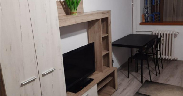 Garsoniera spatioasa zona Astra