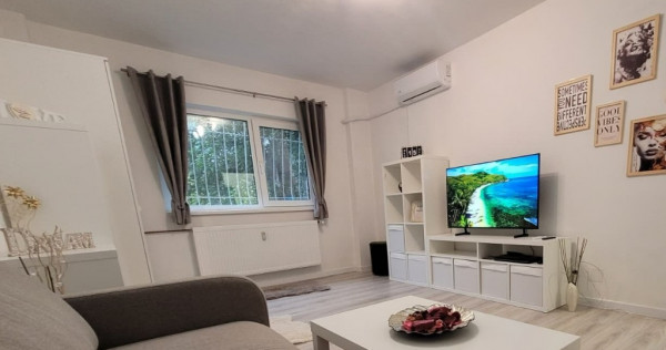 Garsoniera de v&acirc;nzare &icirc;n Tineretului, in apropiere de Metrou,Piata.