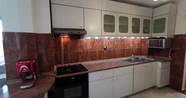 Apartament spatios 3 camere cu loc de parcare inclus Centrul