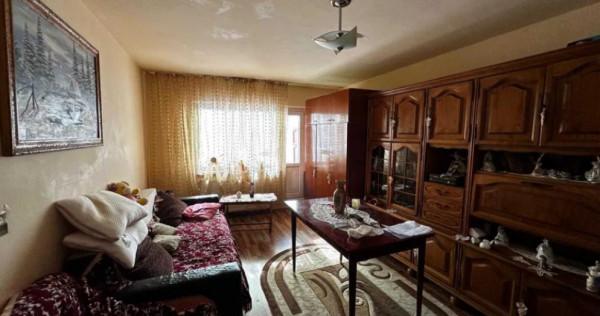 Apartament 3 camere, decomandat - zona Tractorul