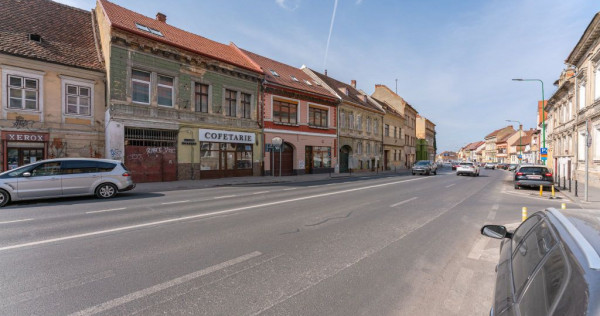 Clădire de v&acirc;nzare &icirc;n Brașovul Vechi | 16 camere | Po...
