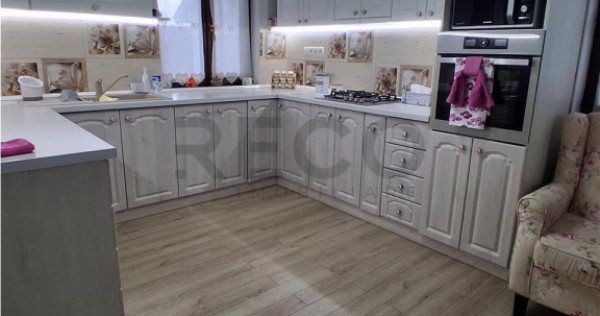 RECO Vila cu 6 camere garaj teren generos- zona Baile Fe