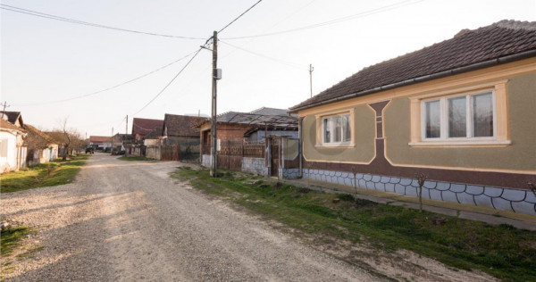 RECO Casa in Sarbi la 27km de Oradea cu dublu front stradal