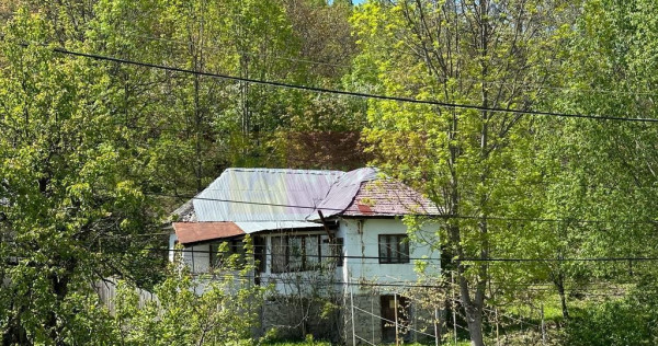 Casa demolabilă cu teren de vanzare in Breaza