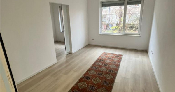 Apartament 3 camere nemobilat, Centru Civic