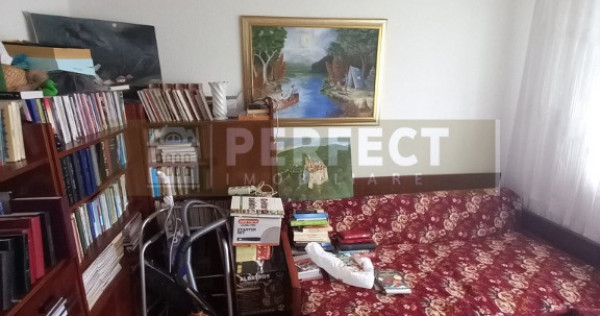 Ap.2 camere ULTRACENTRAL decomandat et.3 pret 72000euro