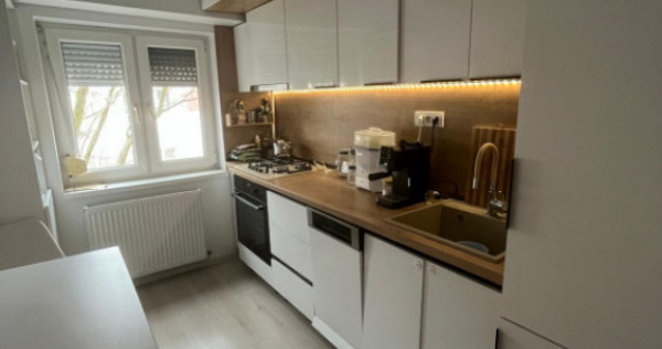 Apartament 3 camere, situat in zona Inel II