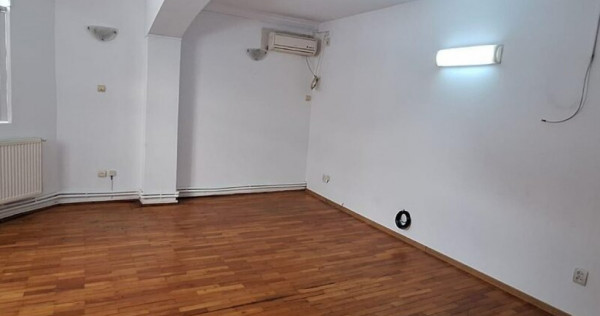 Vila,9 cam,zona Unirii,Splai,Metrou Timpuri Noi.