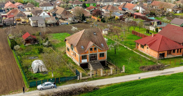 PRET NOU! Casă 6 camere - la roșu - Zimandcuz, Arad &ndash;...