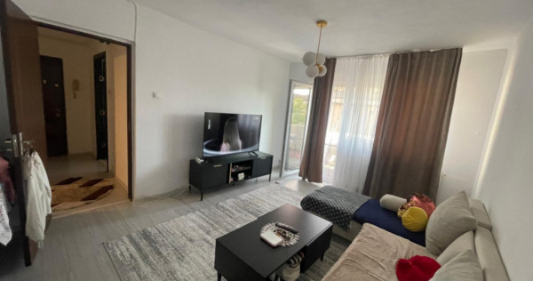 Apartament decomandat, 3 camere, 2 bai, 1 Mai - zona Pelenda