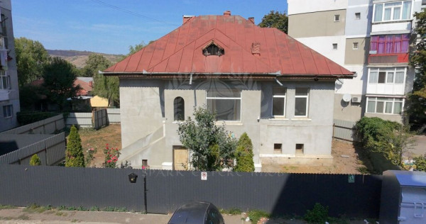 Casa de , D+P+M in Urlati, zona centrala