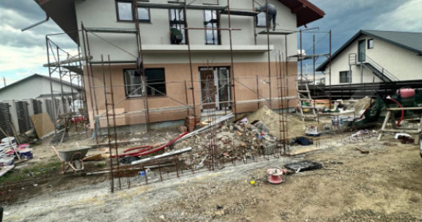 Casă cu mansardă, 123 mp, zona Vorovesti