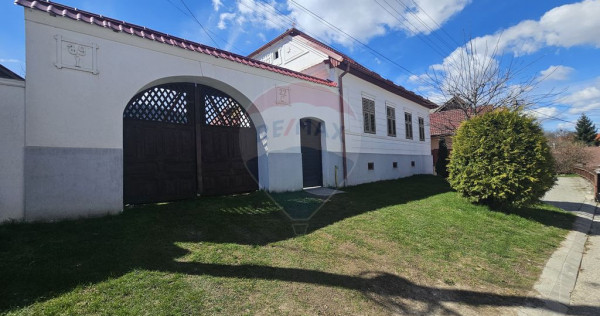 Casă autentică mocănească | Grădină 881 mp | Zonă ...