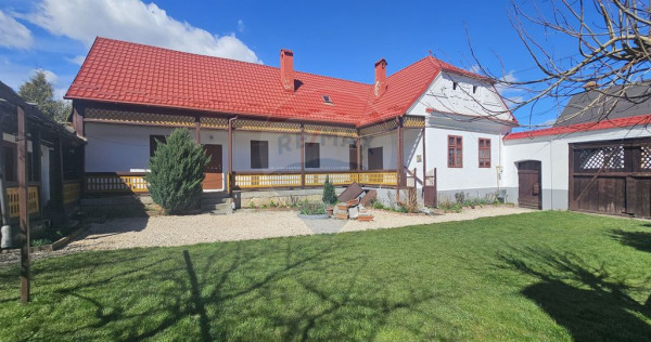 Casă autentică mocănească | Grădină 881 mp | Zonă ...
