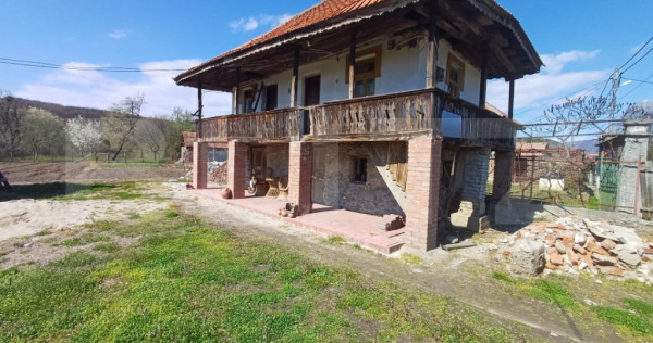 Teren cu casa rustica zona Sambotin