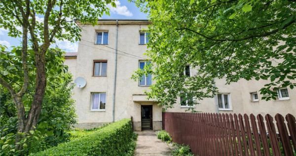 FILM! Apartament 2 camere,decomandat,cu garaj,1.400 mp teren