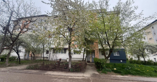 Podul cu Lanțuri- Zona Nord- 2 camere decomandate- etaj int