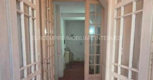 Aparatament 4 camere de vanzare zona Piata ovidiu