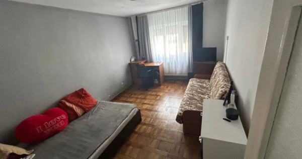 Apartament 2 camere, decomandat - zona Tractorul