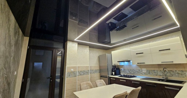 De vanzare casa 2 camere, renovata -Piata Centrala, 89.00...