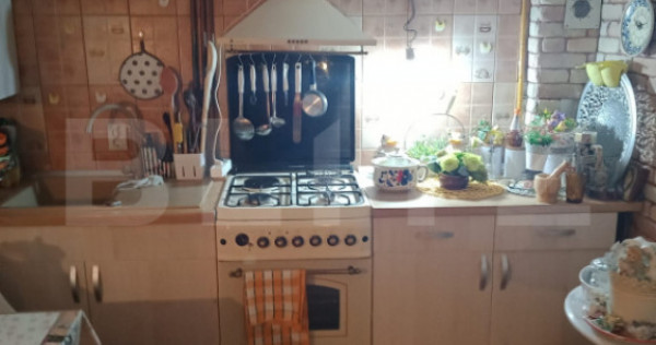 Casă cu teren generos de 739 mp &icirc;n D&acirc;mbu Pietros