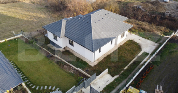 Casă de v&acirc;nzare in Corușu