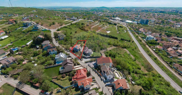 Vilă cu priveliște spectaculoasă, de v&acirc;nzare, Dealul ...