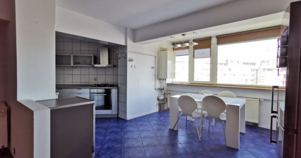 Apartament 3 camere, decomandat, etaj 6, bloc Casa Cărții