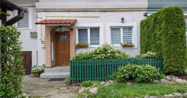Apartament extins, trei unitati locative cu baie proprie, ce