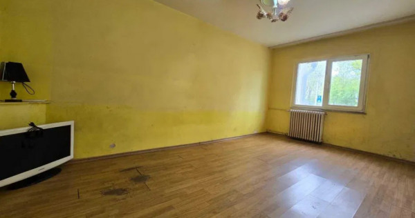 Apartament 3 camere,decomandat, bloc din 82!