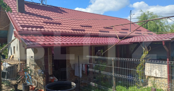 Casă de locuit si spatiu comercial, teren 7300 mp, Hreatca,