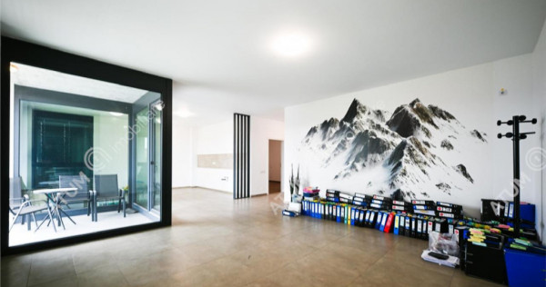 Apartament cu 3 camere 2 bai si terasa etaj 2 zona Calea Dum