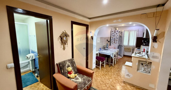 Apartament cu 4 camere de v&acirc;nzare pe Strada Longinescu