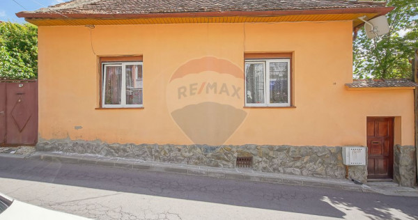 Casă individuală de v&acirc;nzare pe str. Cloșca din Brașo...