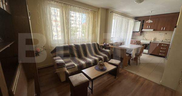 Apartament cu 3 camere, decomandat, 60 mp, zona Centrala