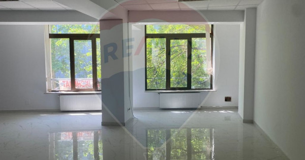 Spațiu de birouri de &icirc;nchiriat &ndash; 300 mp, 3 nivele, Do...