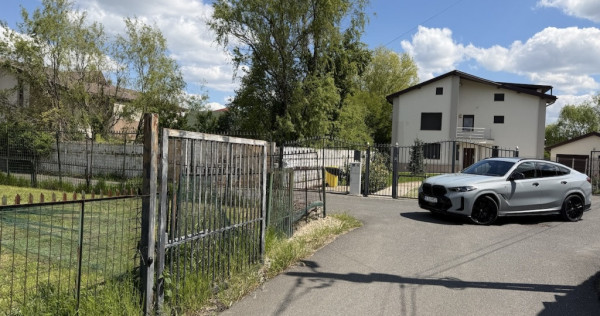 Teren intre vile Academia Ecvestra Mogosoaia