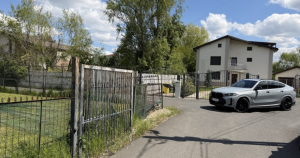 Teren intre vile Academia Ecvestra Mogosoaia