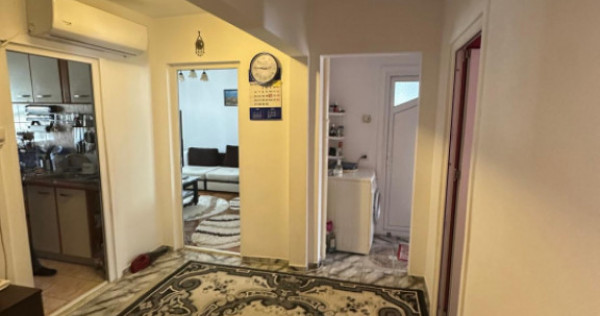 Apartament 4 camere de vanzare, in zona Poarta 6