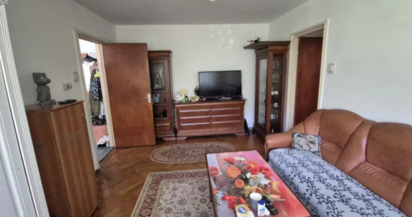 Apartament 2 camere, decomandat - zona Centrul Civic