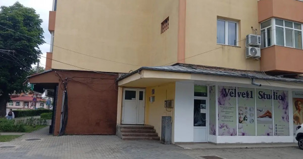 &Icirc;nchiriez spațiu comercial central