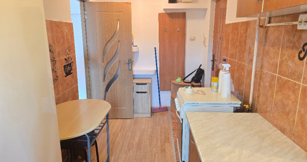 Vand apartament 2 camere semidecomandat in Deva, zona Micro 15,