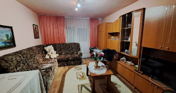 Apartament 3 camere, decomandat - zona Noua