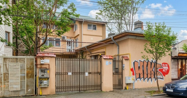 Vilă spațioasă &icirc;n zona Titulescu, 14 camere