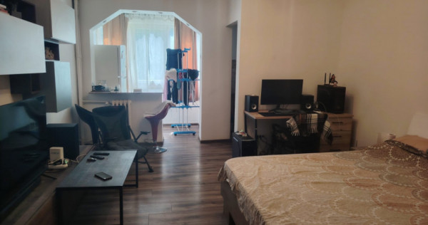 Garsonieră de v&acirc;nzare, 31 mp, aer condiționat, etaj 1, zo