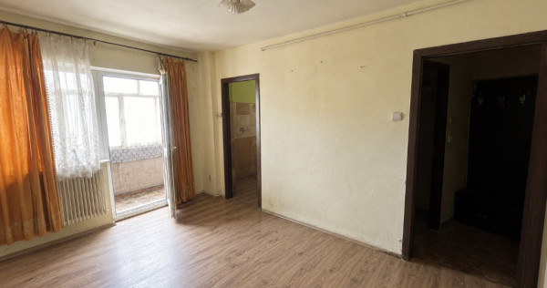 Racadau - Garsoniera de renovat, etaj 1/6, balcon generos!